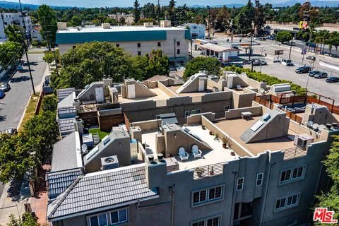 $949,000 | 10923 Landale Street, Unit 2, Toluca Lake, CA 91602