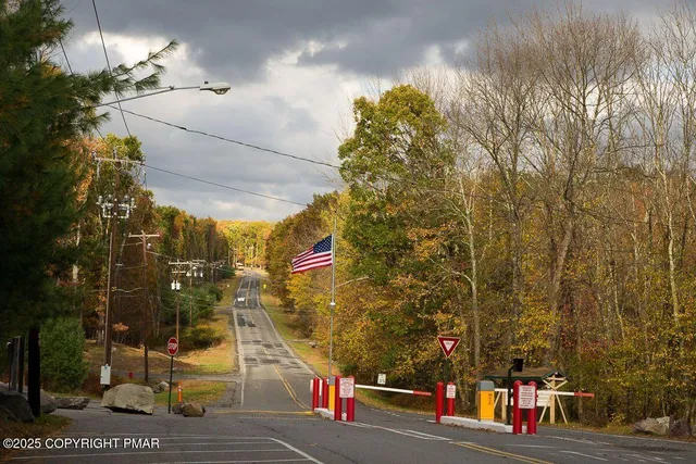 $389,000 | 348 Clicko Lane, East Stroudsburg, PA 18301