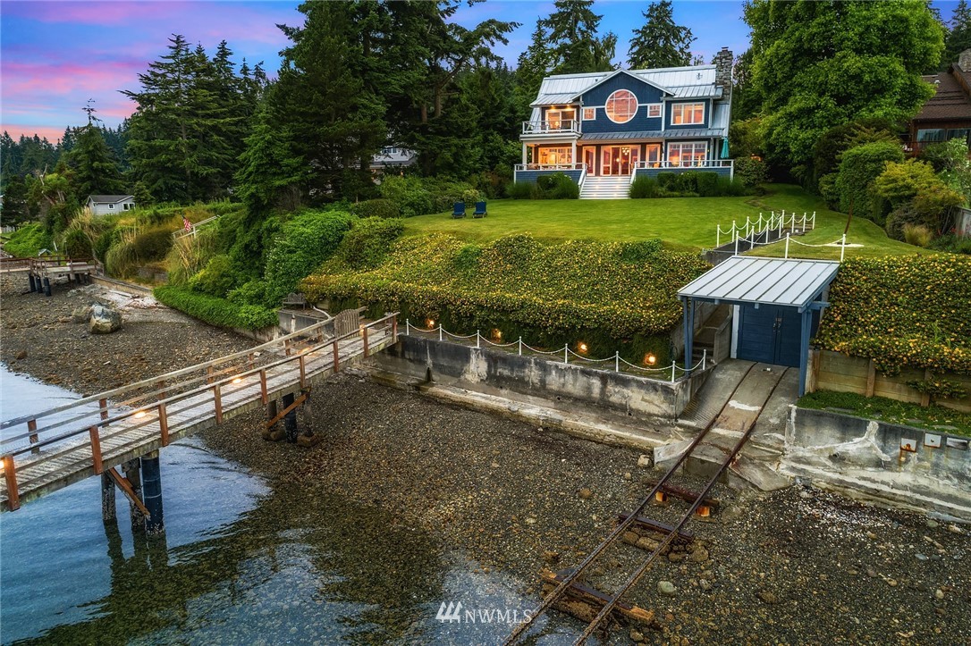 5139 South Bercot Road Freeland, WA 98249 - Photo 1 of 32 Gallery Image 1