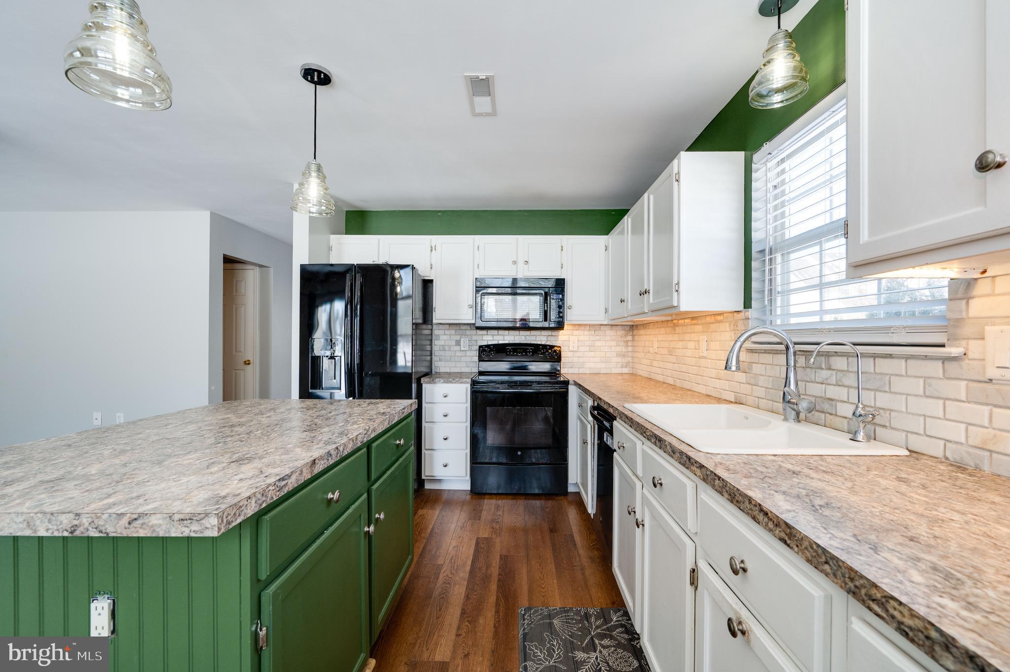 124 Hickory Lane Reading, PA 19610 - Photo 25 of 55 Plenty of cabinets and countertop.