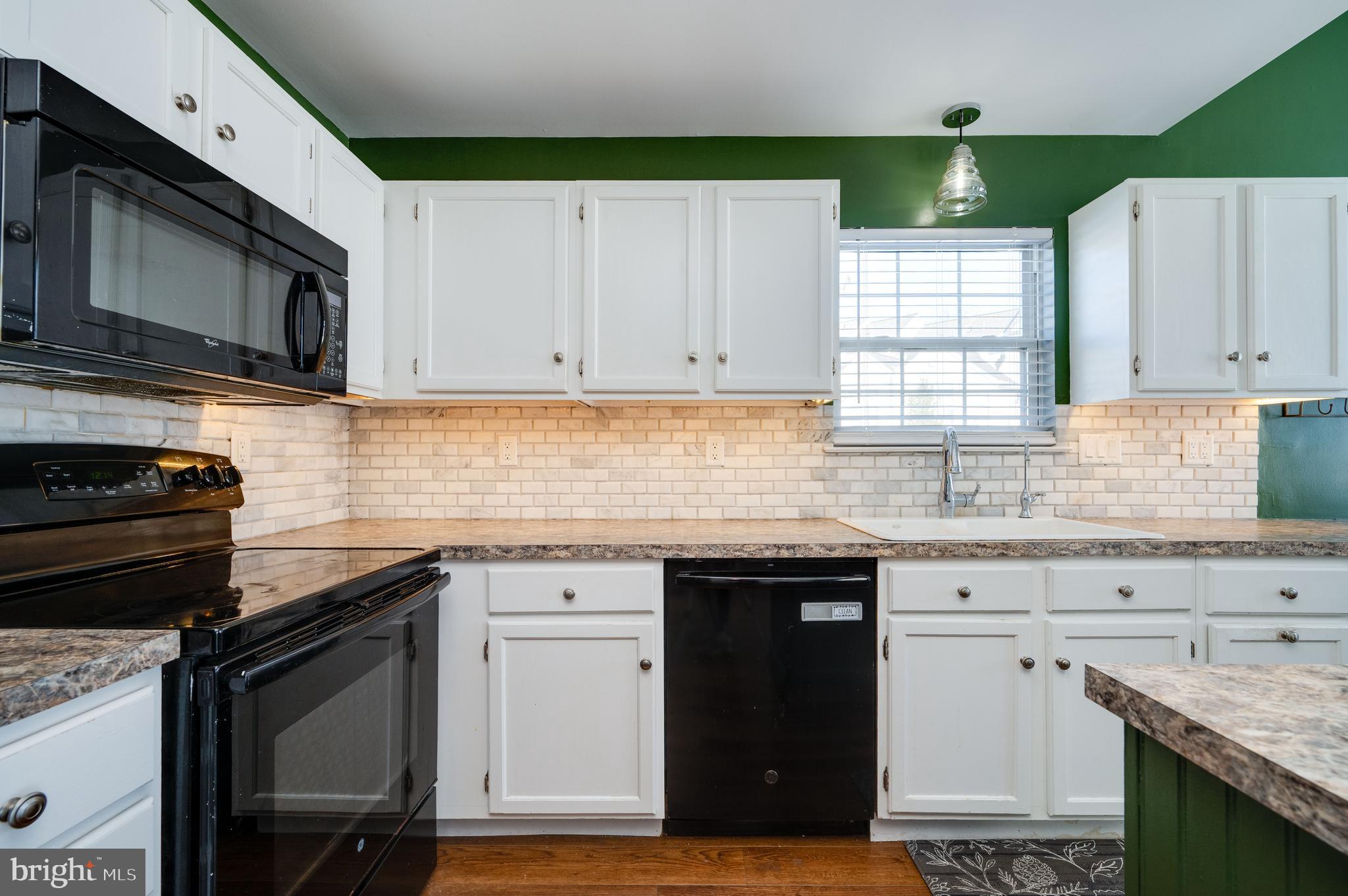 124 Hickory Lane Reading, PA 19610 - Photo 27 of 55 Under cabinet lighting.