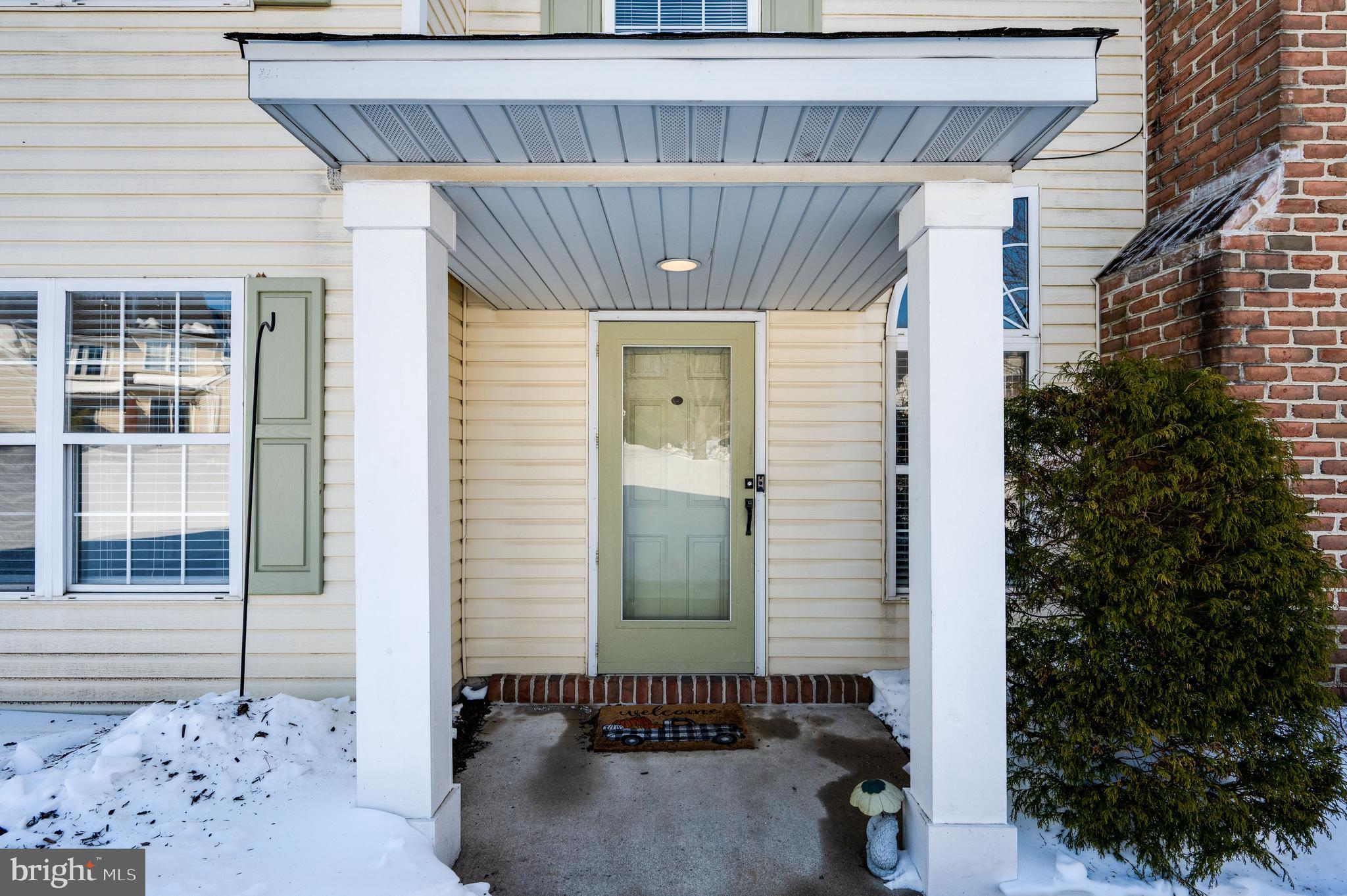 124 Hickory Lane Reading, PA 19610 - Photo 4 of 55 Side entry.