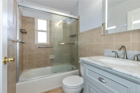 $3,000 | 67-27 211th Street | Oakland Gardens