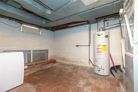 $3,000 | 67-27 211th Street | Oakland Gardens