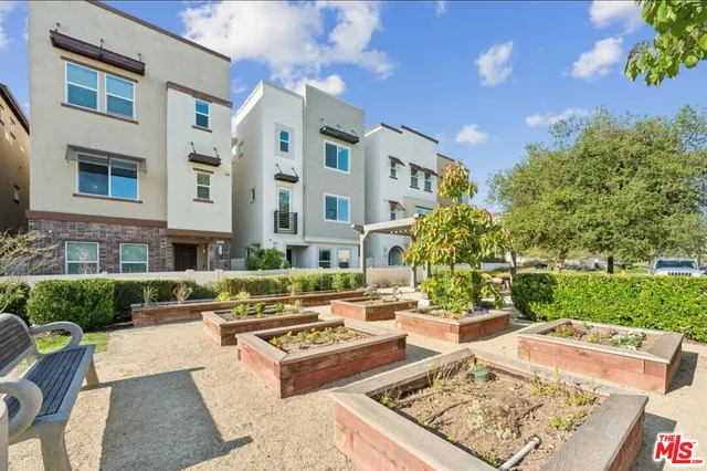 $5,800 | 605 Daniel Freeman Circle, Inglewood, CA 90301