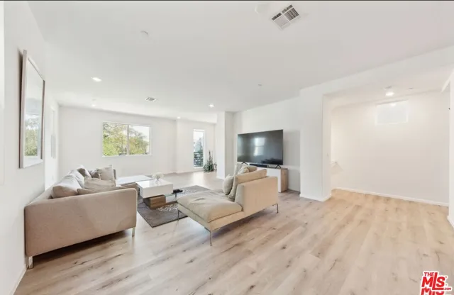 $5,800 | 605 Daniel Freeman Circle, Inglewood, CA 90301