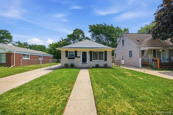 $165,000 | 18510 Beech Daly, Redford, MI 48240