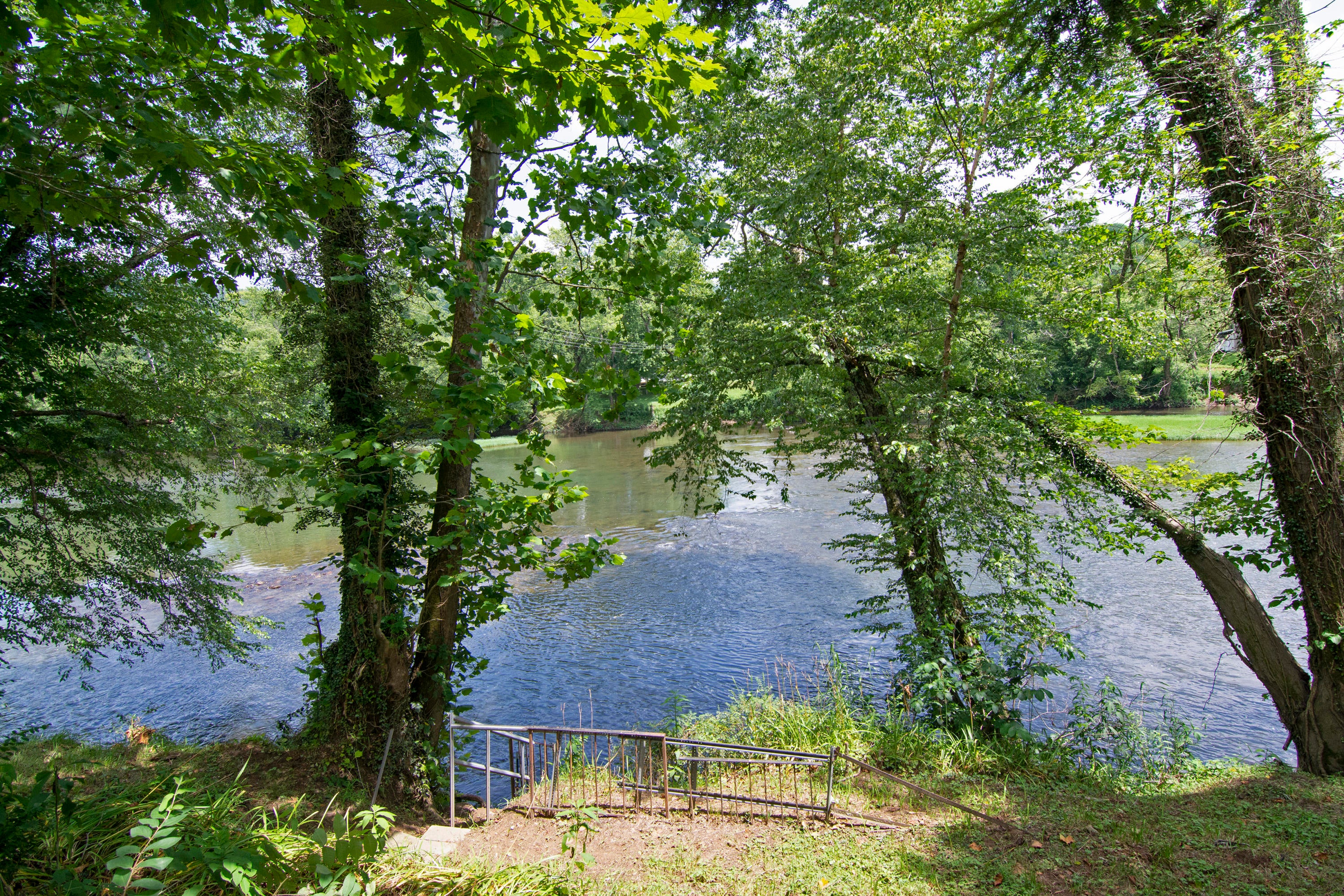 9776 State Highway 3 Alderson, WV 24910 - Photo 9 of 38 Gallery Image 9