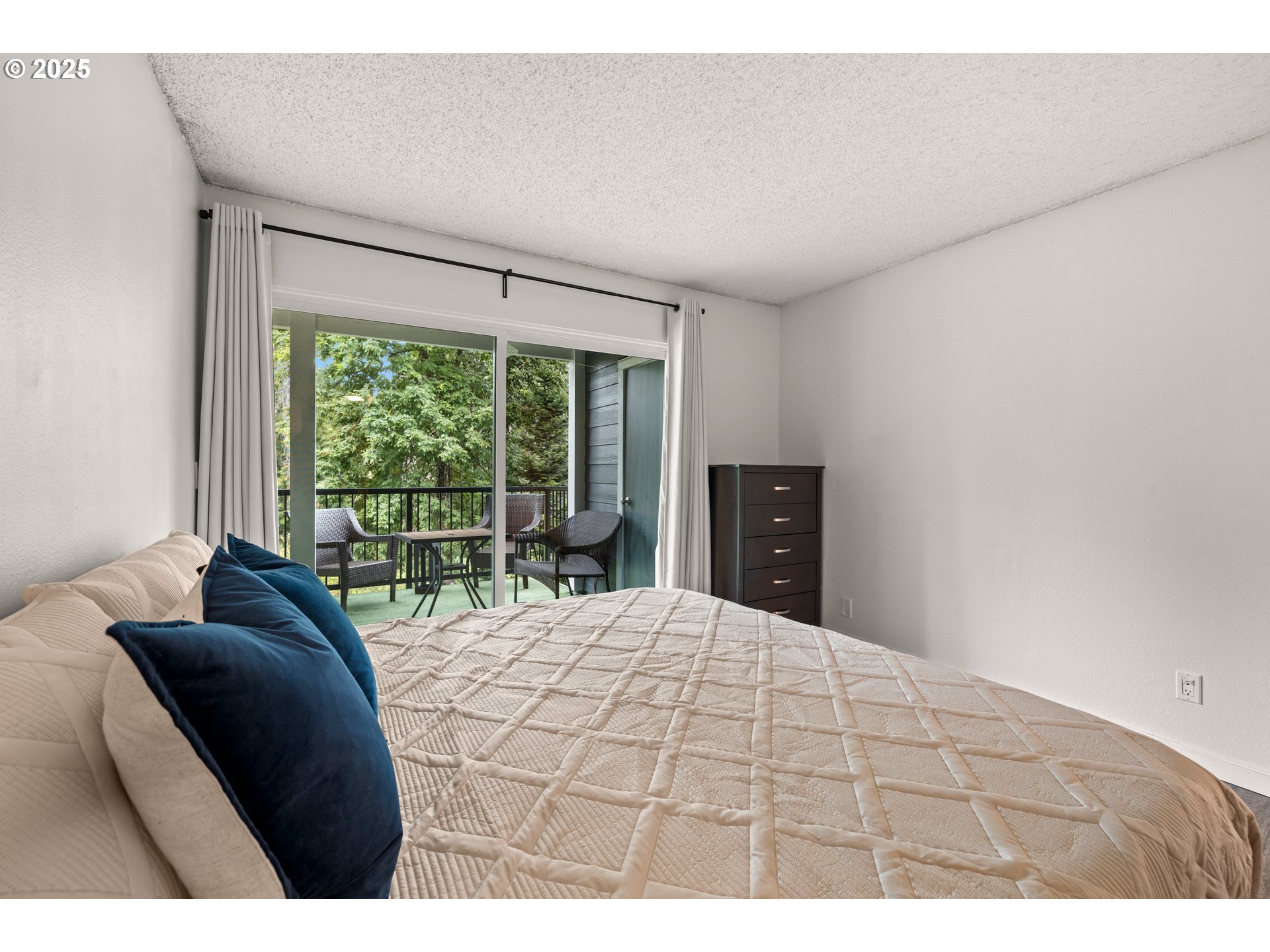 5127 Southwest Oleson Road Portland, OR 97225 - Photo 11 of 25 Gallery Image 11