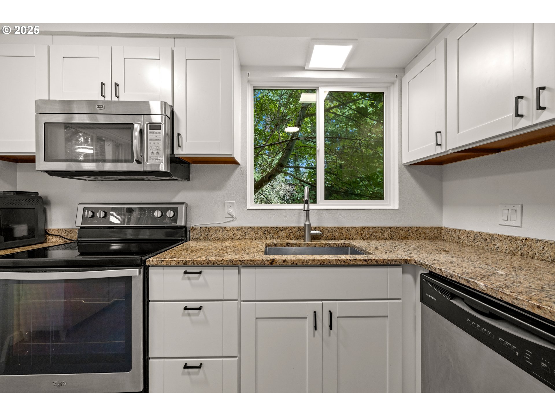 5127 Southwest Oleson Road Portland, OR 97225 - Photo 5 of 25 Gallery Image 5