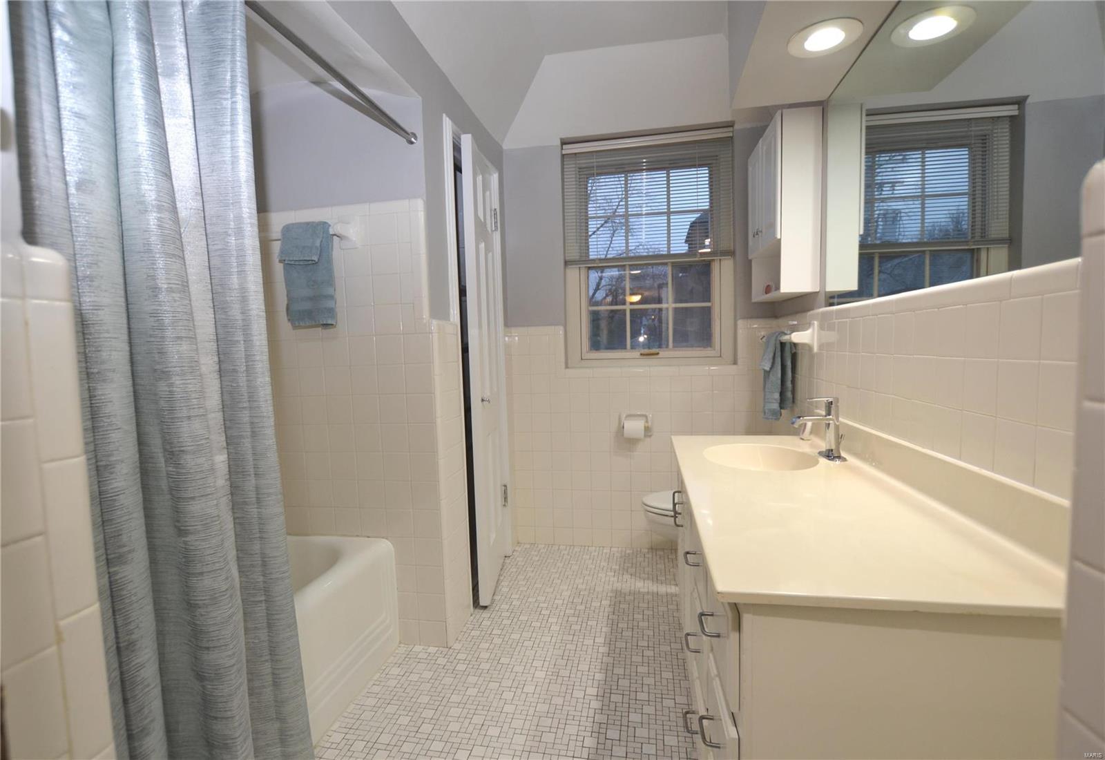7545 Wellington Way, Unit 2B Clayton, MO 63105 - Photo 20 of 28