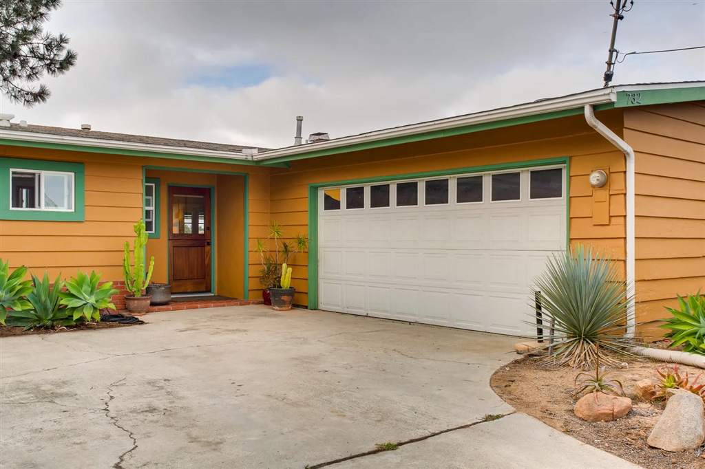 732 Avenida De San Clemente Encinitas, CA 92024 - Photo 3 of 25