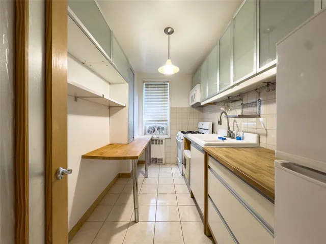 $165,000 | 5615 Netherland Avenue, Unit 1E | North Riverdale