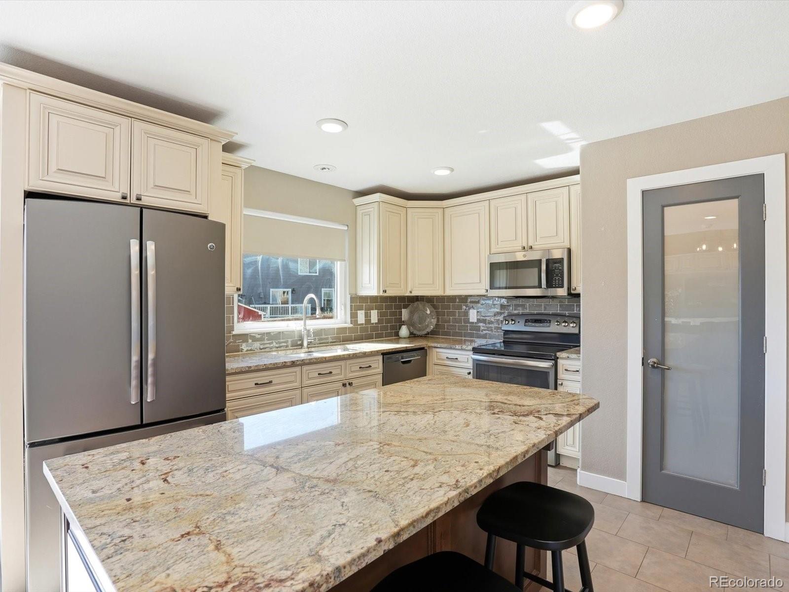 9912 Saybrook Street Highlands Ranch, CO 80126 - Photo 5 of 38 Gallery Image 5