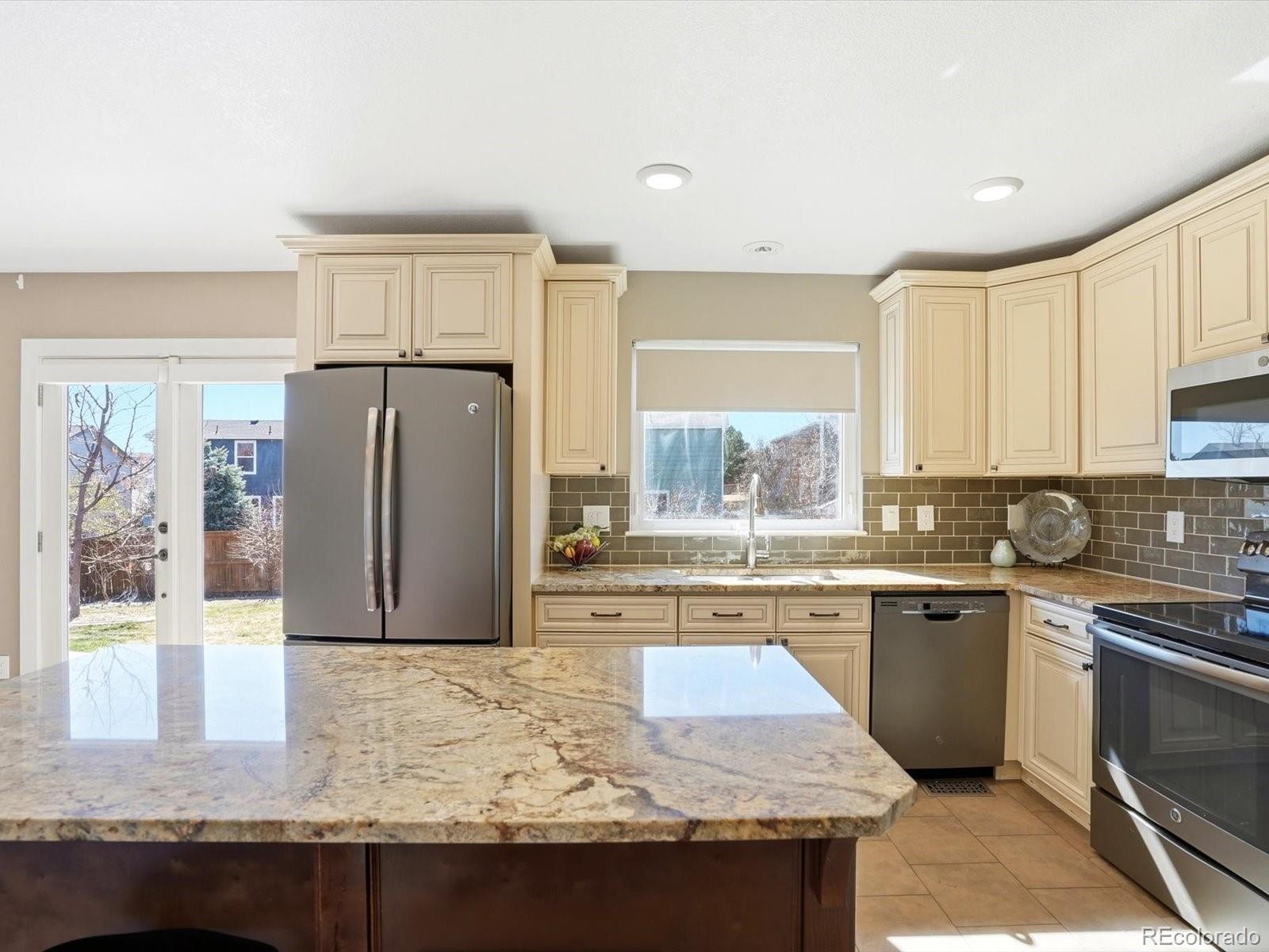 9912 Saybrook Street Highlands Ranch, CO 80126 - Photo 6 of 38 Gallery Image 6