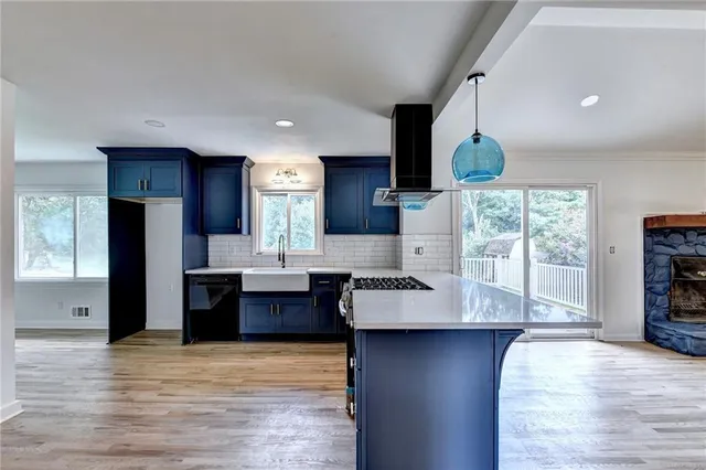 $4,300 | 6085 Glenridge Drive, Sandy Springs, GA 30328