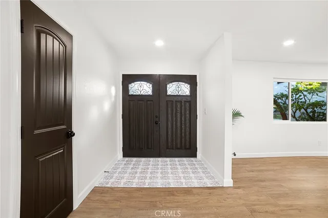 a view of entryway with livingroom