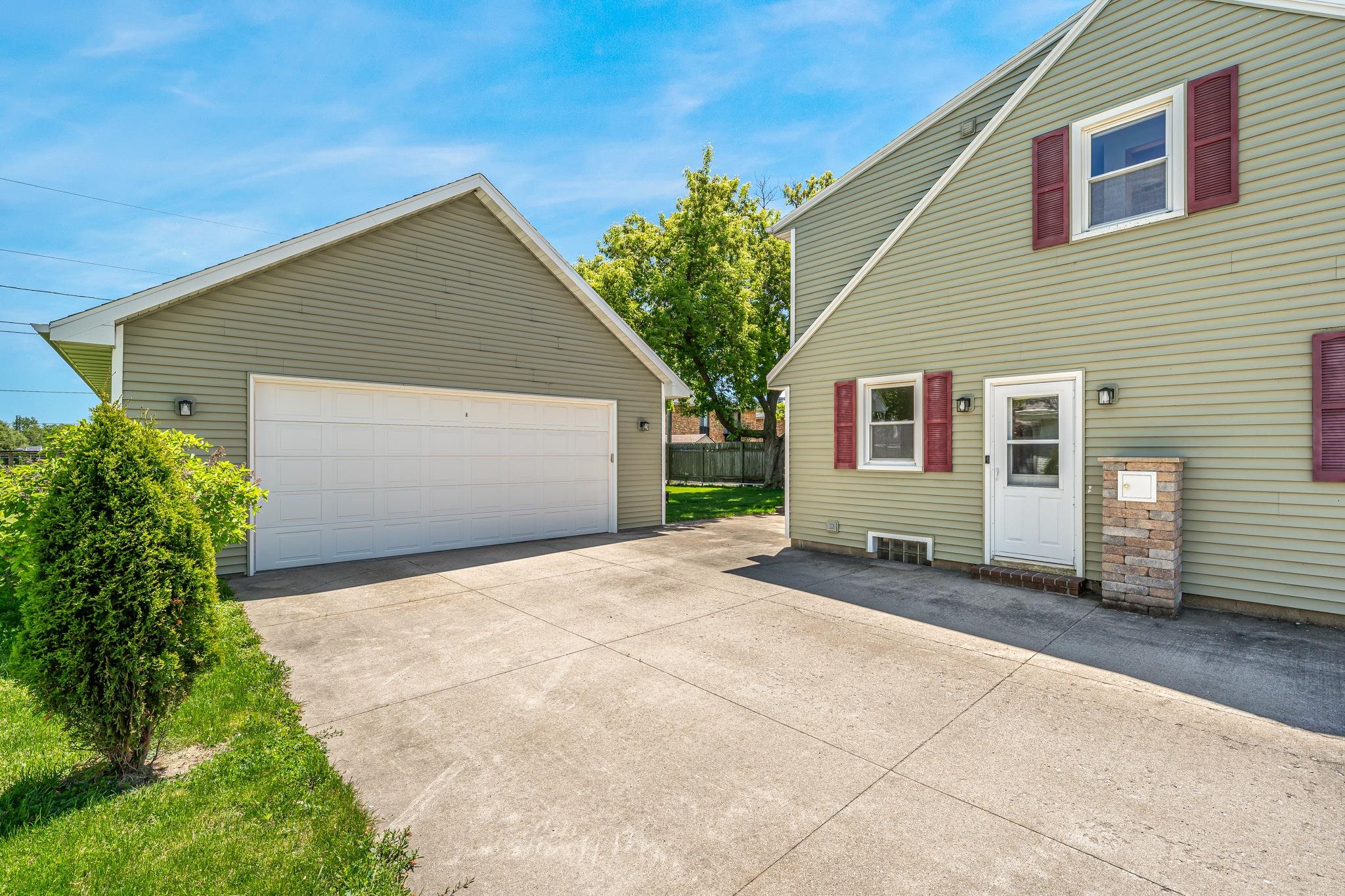 1932 Maplecrest Drive Appleton, WI 54915 - Photo 33 of 43
