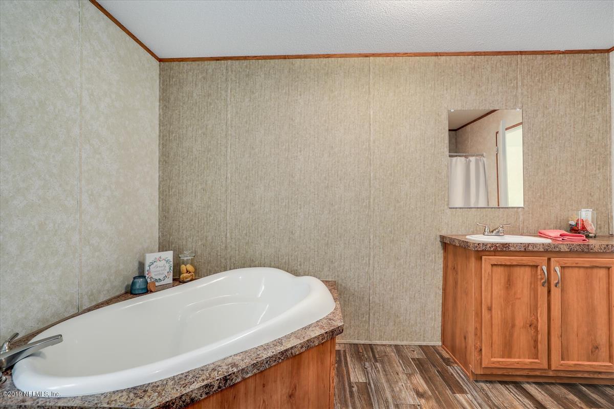 6118 Chestnut Road Macclenny, FL 32063 - Photo 12 of 23 Master Bathroom