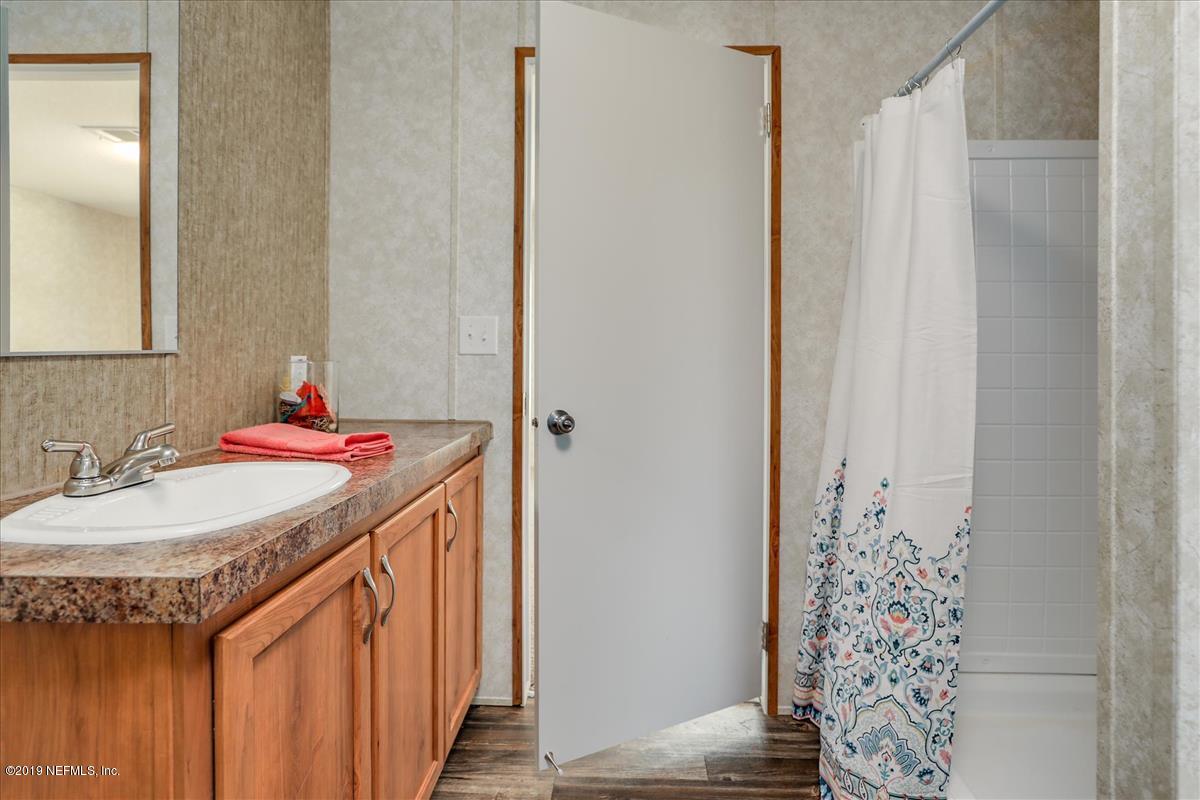 6118 Chestnut Road Macclenny, FL 32063 - Photo 13 of 23 Master Shower