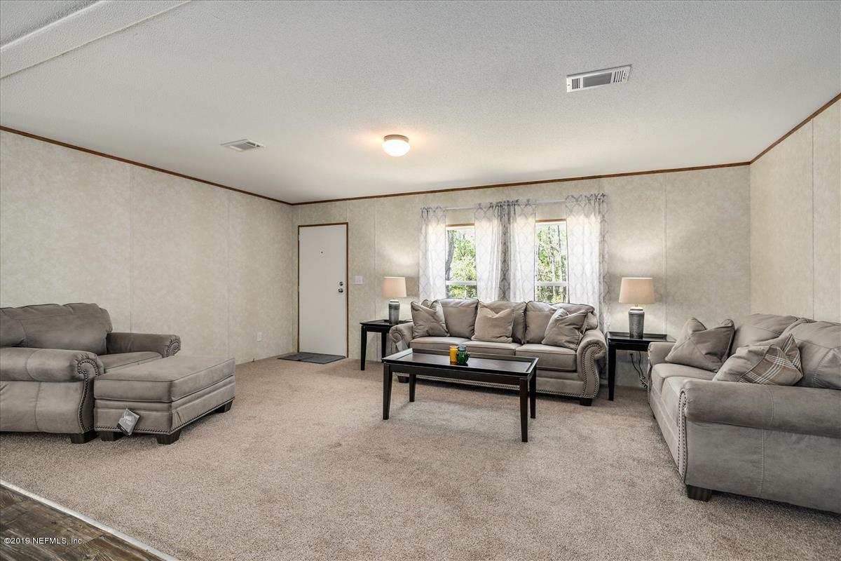 6118 Chestnut Road Macclenny, FL 32063 - Photo 5 of 23 Living Room