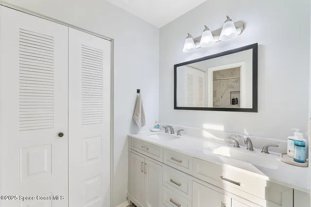 a bathroom with a sink vanity and a mirror