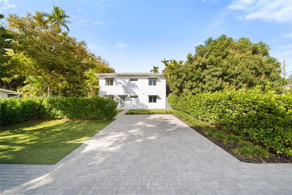 $4,900 | 1117 Southwest 13th Street, Unit R, Miami, FL 33129