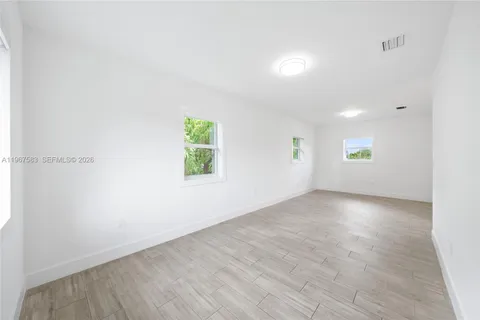 $5,000 | 1117 Southwest 13th Street, Unit R, Miami, FL 33129