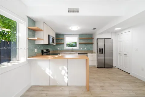 $5,000 | 1117 Southwest 13th Street, Unit R, Miami, FL 33129