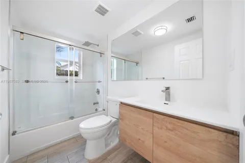 $5,000 | 1117 Southwest 13th Street, Unit R, Miami, FL 33129