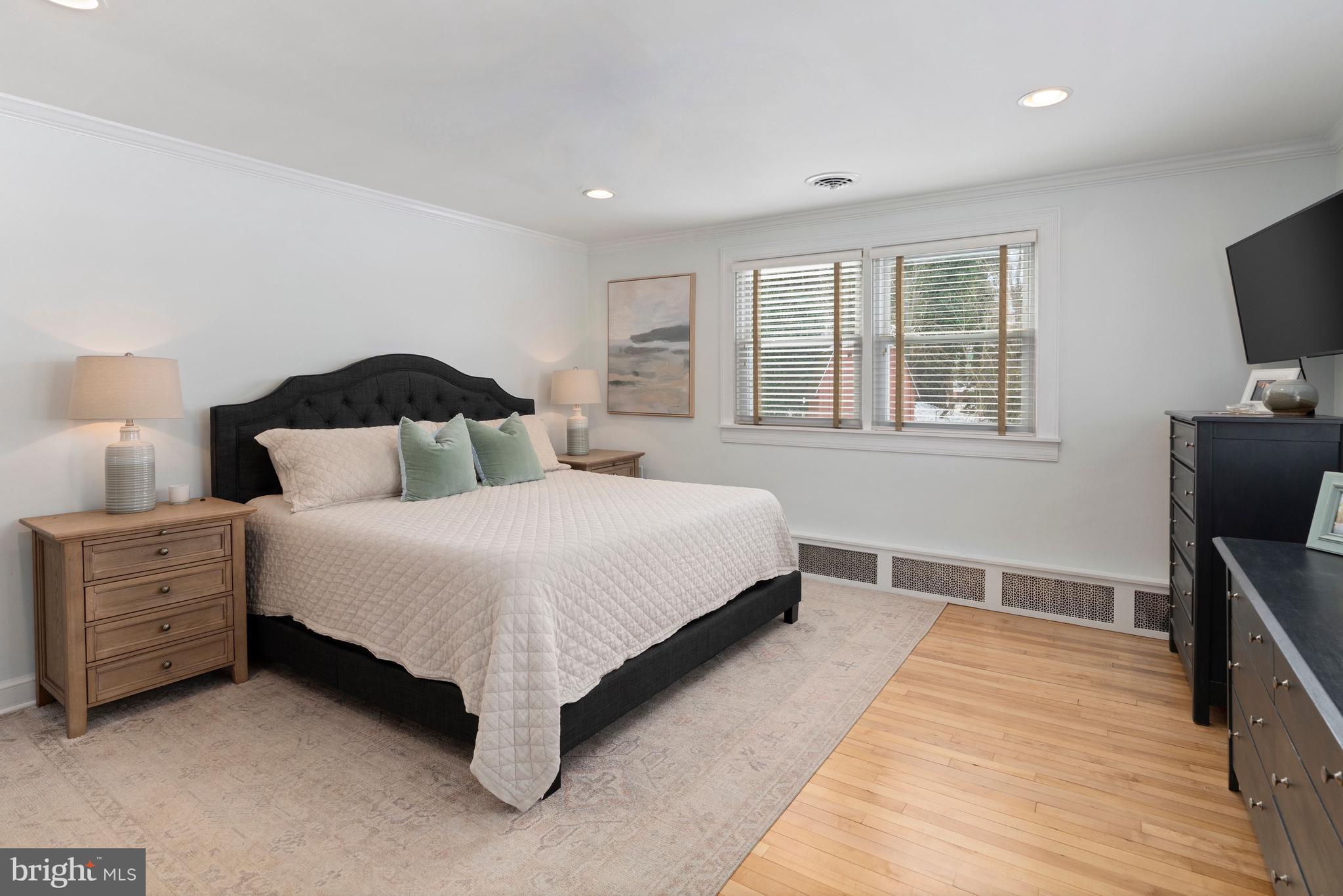 3531 South River Terrace Edgewater, MD 21037 - Photo 13 of 35 a bedroom with a bed and flat tv screen on the dresser