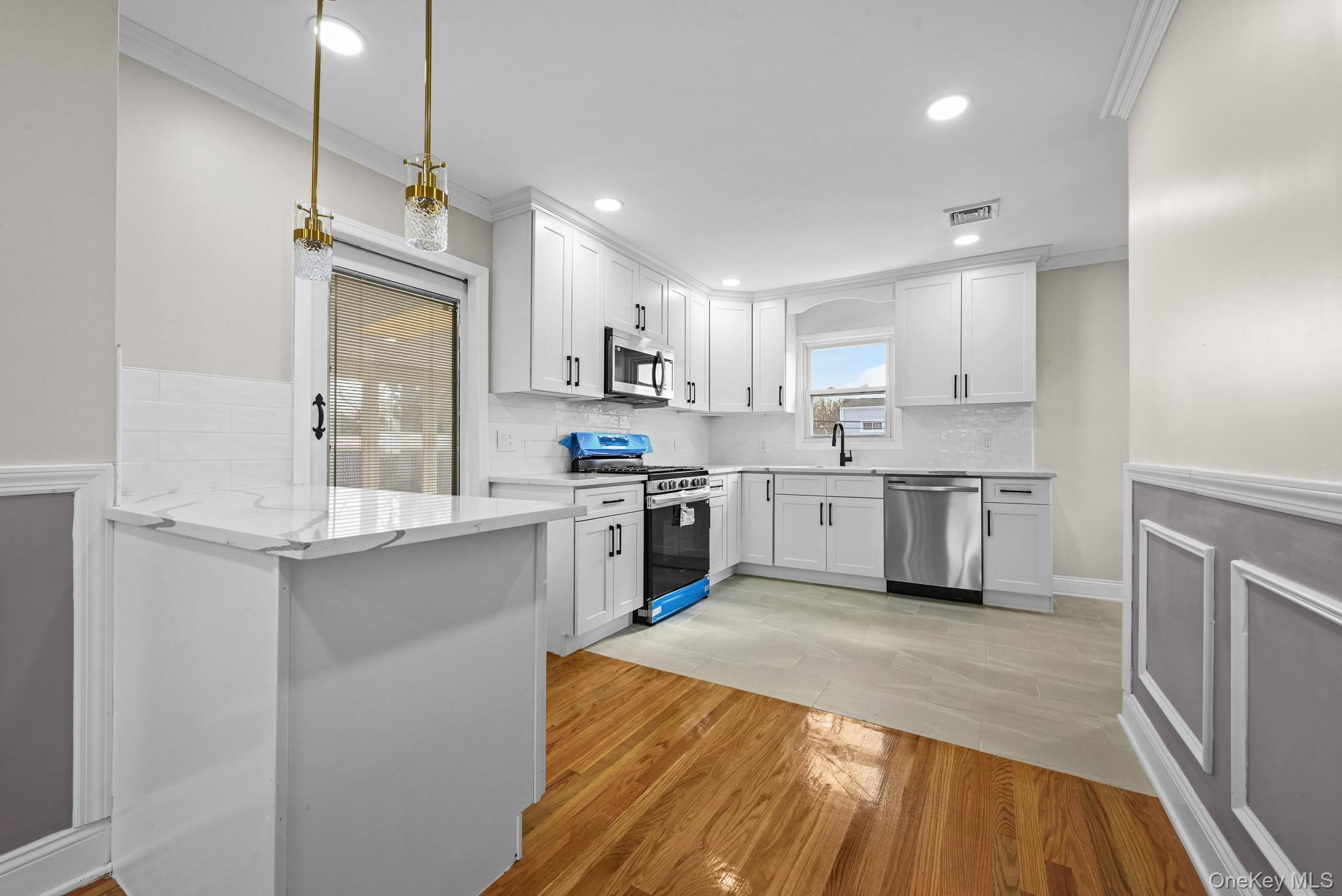 2243 Leighton Road Elmont, NY 11003 - Photo 12 of 32