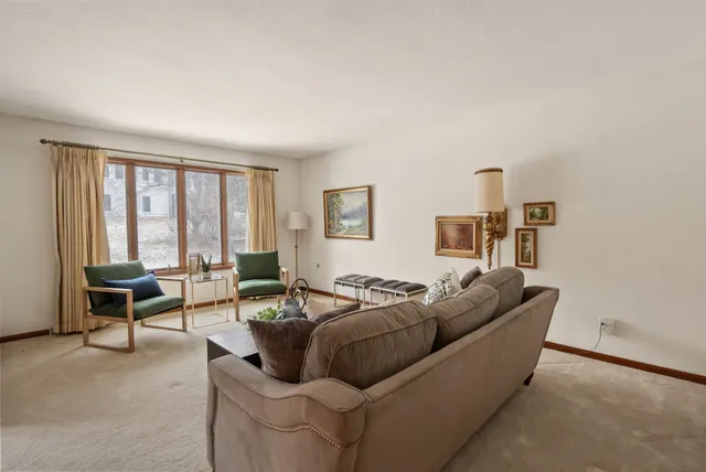 $325,000 | 1818 Westminster Circle, Davenport, IA 52807