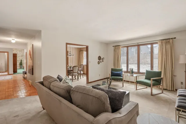 $325,000 | 1818 Westminster Circle, Davenport, IA 52807