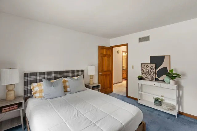 $325,000 | 1818 Westminster Circle, Davenport, IA 52807