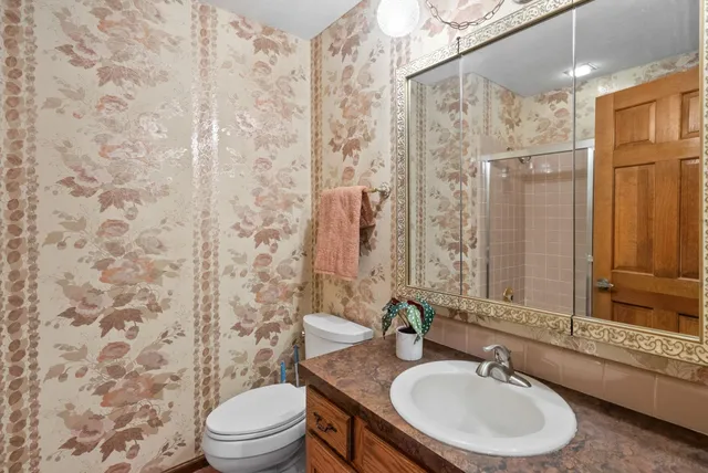 $325,000 | 1818 Westminster Circle, Davenport, IA 52807