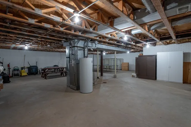 $325,000 | 1818 Westminster Circle, Davenport, IA 52807