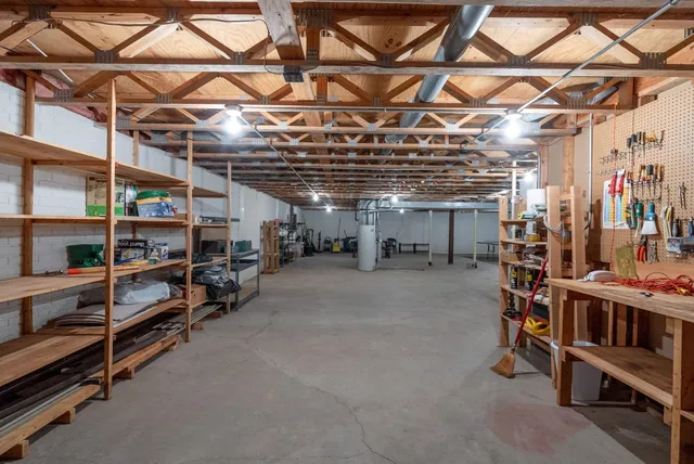 $325,000 | 1818 Westminster Circle, Davenport, IA 52807