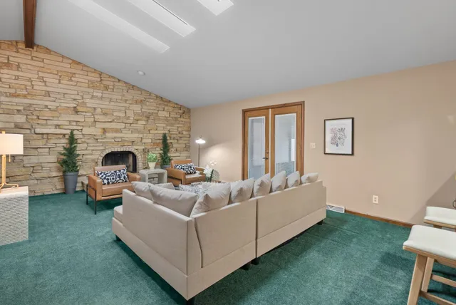 $325,000 | 1818 Westminster Circle, Davenport, IA 52807