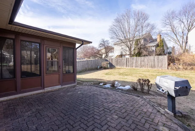 $325,000 | 1818 Westminster Circle, Davenport, IA 52807