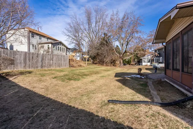 $325,000 | 1818 Westminster Circle, Davenport, IA 52807