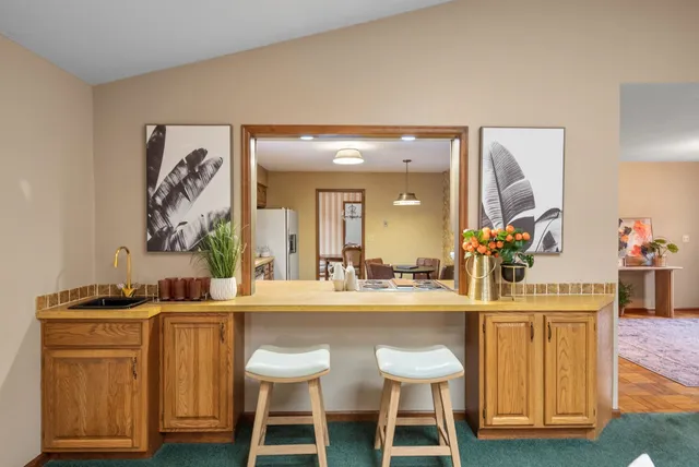 $325,000 | 1818 Westminster Circle, Davenport, IA 52807