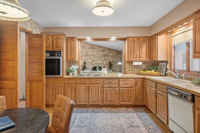 $325,000 | 1818 Westminster Circle, Davenport, IA 52807