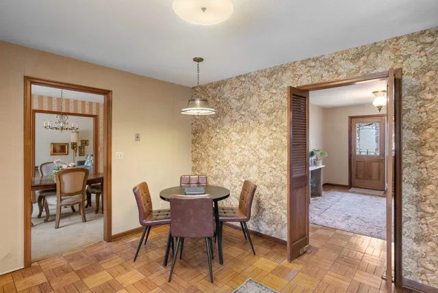 $325,000 | 1818 Westminster Circle, Davenport, IA 52807