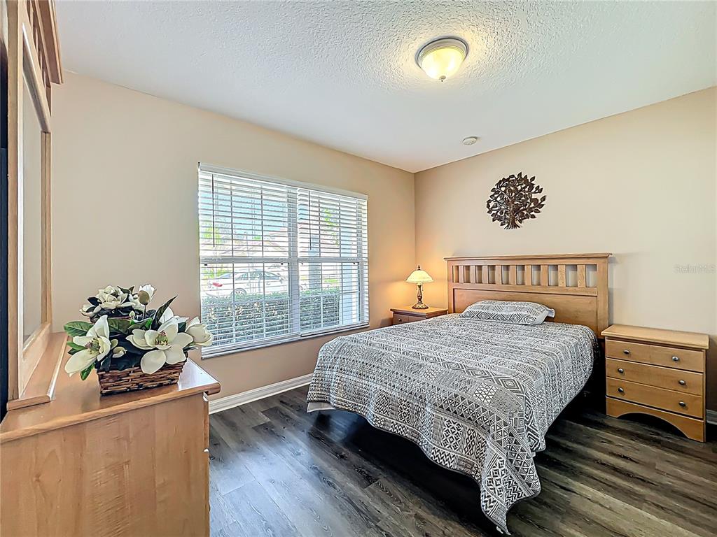 420 Robin Road Davenport, FL 33896 - Photo 21 of 29 a bedroom with a bed and a window