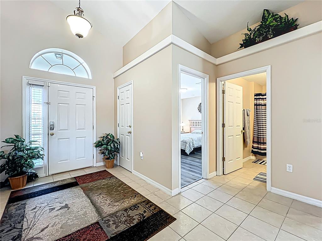 420 Robin Road Davenport, FL 33896 - Photo 4 of 29 a living room with furniture and a potted plant