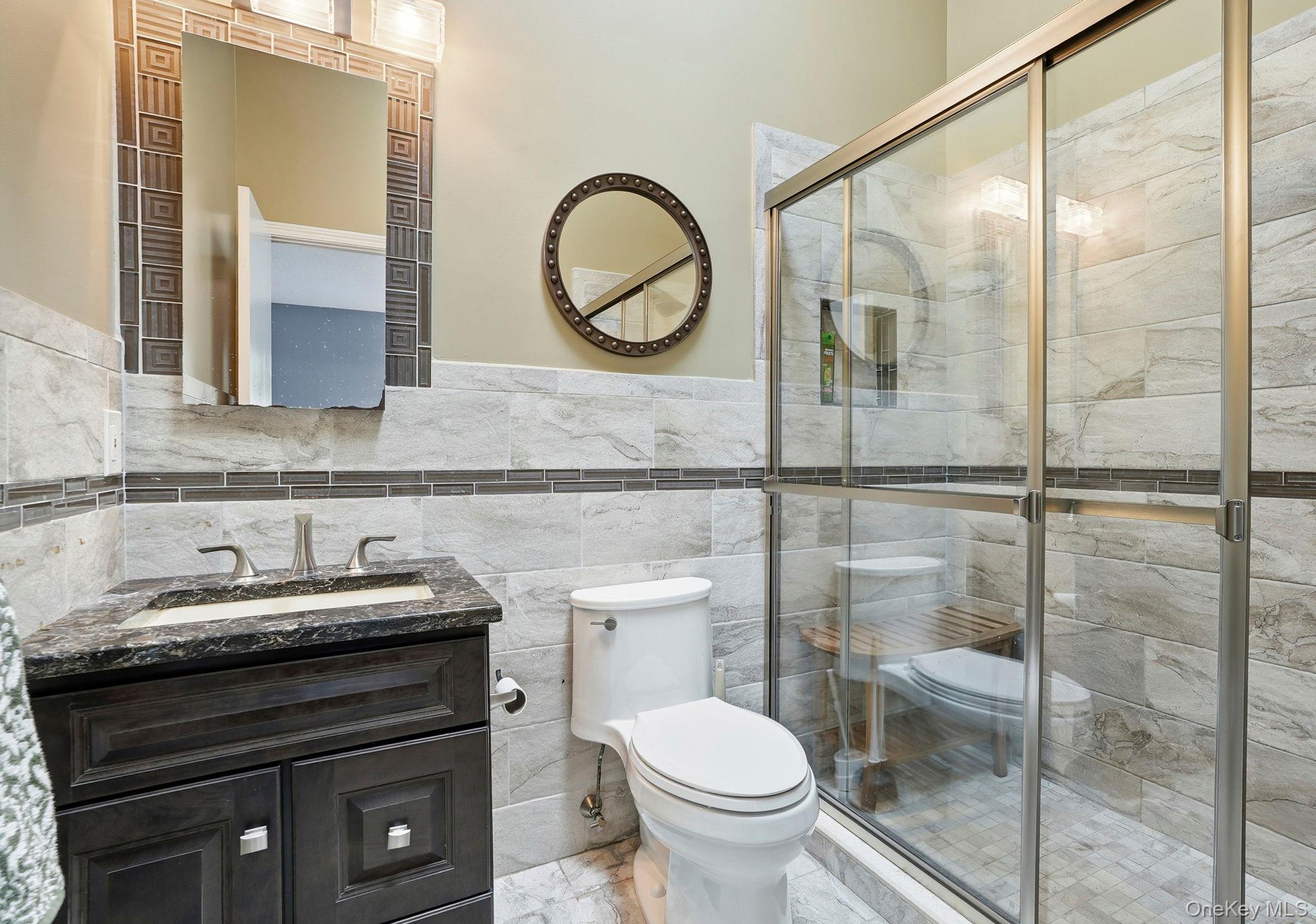85 Hemlock Circle Peekskill, NY 10566 - Photo 17 of 23 The owner's en-suite has a great stand-up shower with wall jets.