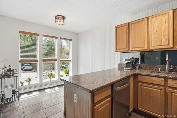 $465,000 | 85 Hemlock Circle, Peekskill, NY 10566