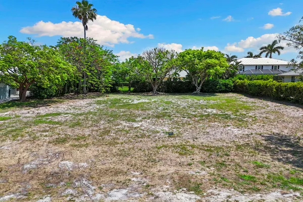 $750,000 | 574 Tigertail Court, Marco Island, FL 34145