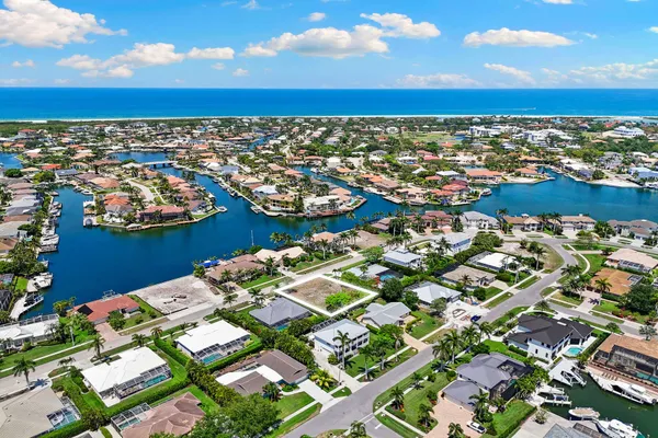$750,000 | 574 Tigertail Court, Marco Island, FL 34145